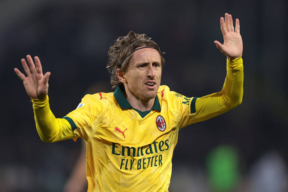 皇马后悔么?40岁魔笛仍不老!助米兰领跑意甲+连续10轮踢满全场